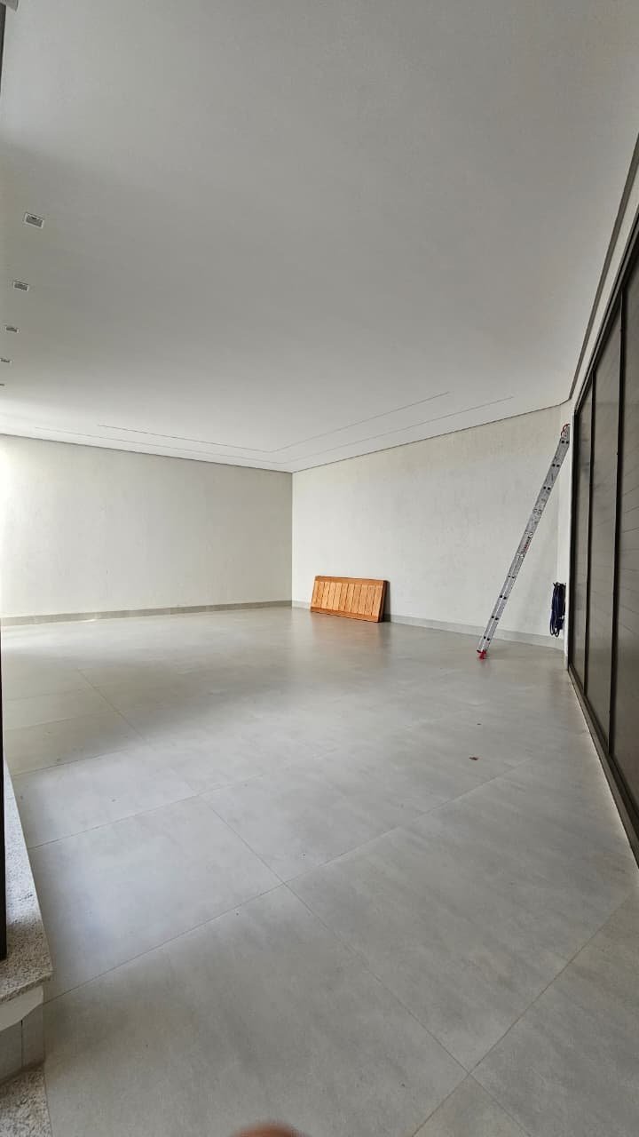 Ambiente interno amplo da casa